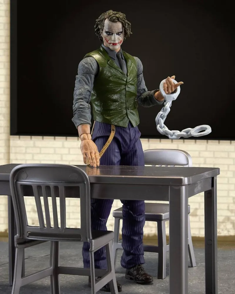 Action Figure DC Multiverse - Jail Cell Variant - The Joker (The Dark Knight) - Gold Label 