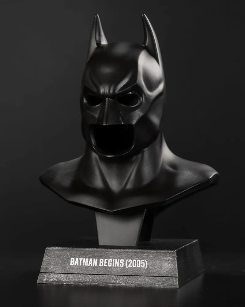 Statue DC Direct - Batman Cowl - Batman Begins 